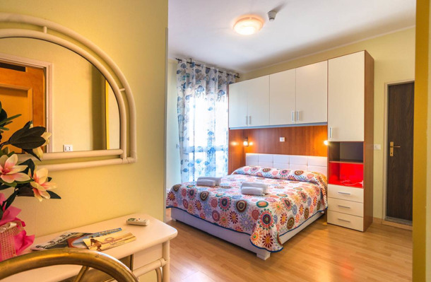 HOTEL ROMANTIK - LIGNANO SABBIADORO immagine n.8