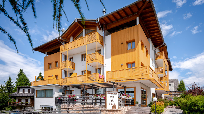 HOTEL ALPINE MUGON