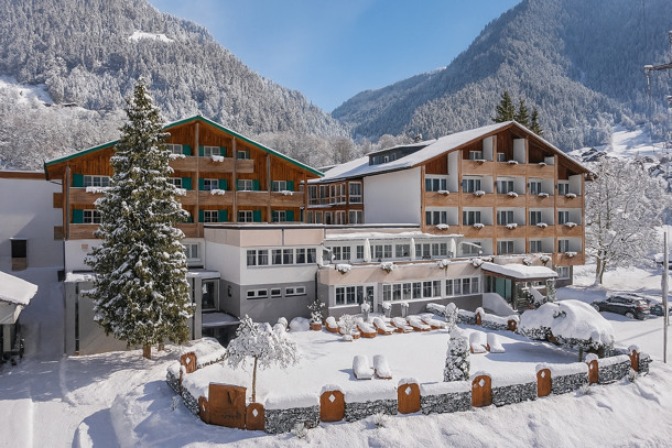 FIRST MOUNTAIN HOTEL MONTAFON immagine generale