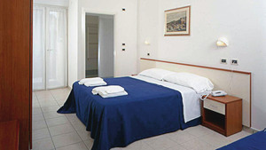 BLUE HOTEL & SILVIE ROSE immagine n.3
