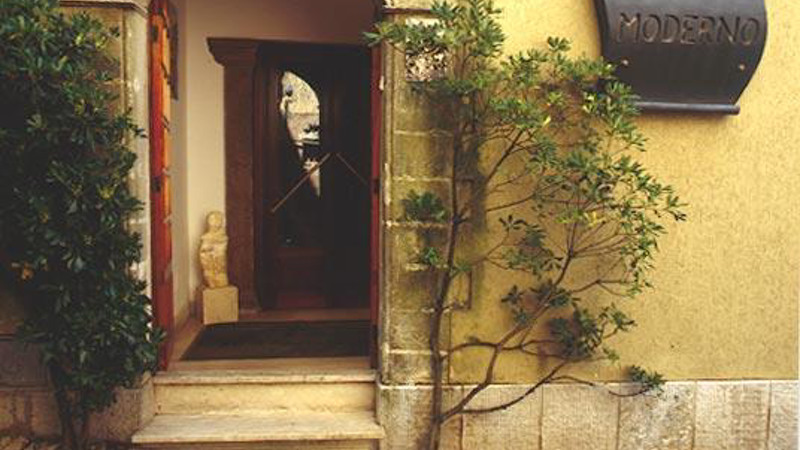 HOTEL MODERNO