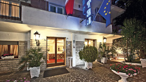 HOTEL CLUB HOUSE immagine n.2