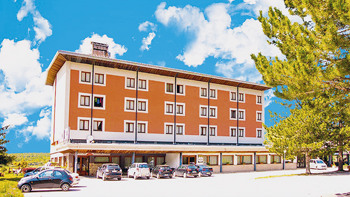HOTEL HOLIDAYS