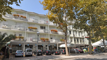 PINEDA APARTHOTEL