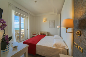 HOTEL IMPERIAL BEACH immagine n.3
